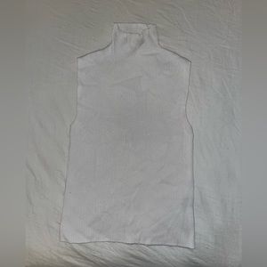 White turtle neck from Zara.. Size “Small” in a great condition worn only once
